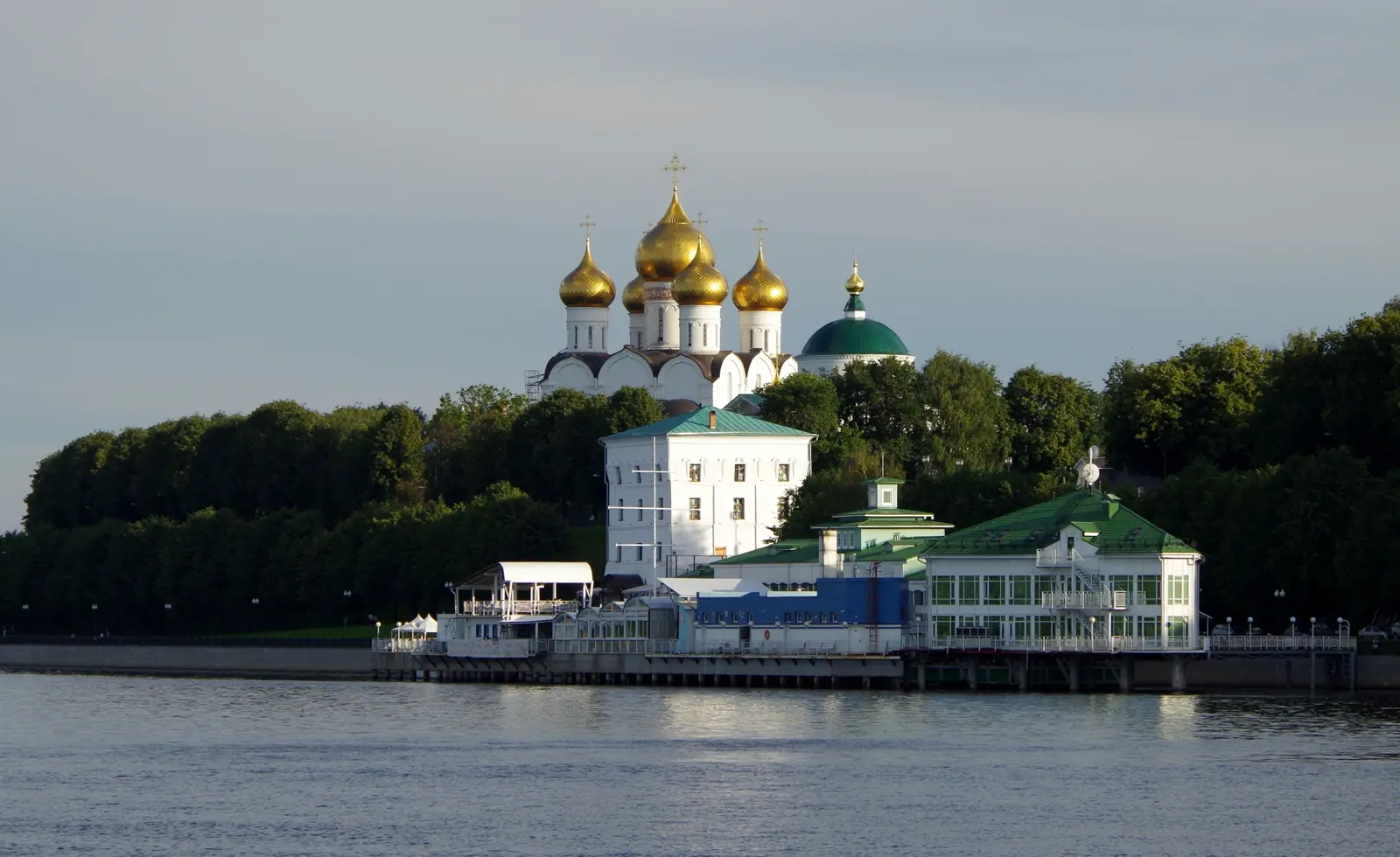 Волга — сердце Ярославля: экскурсионный рейс на электрокатамаране