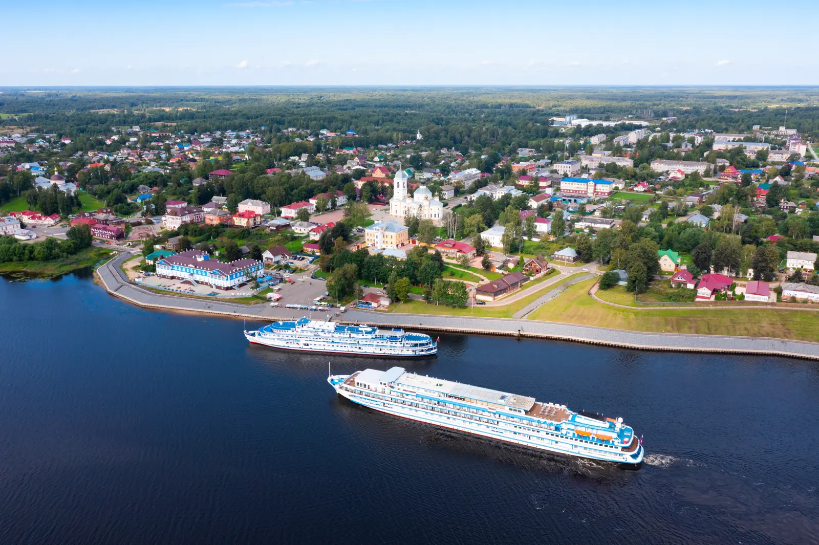 Прогулочный рейс в Ярославле на электрокатамаране «Белояр»