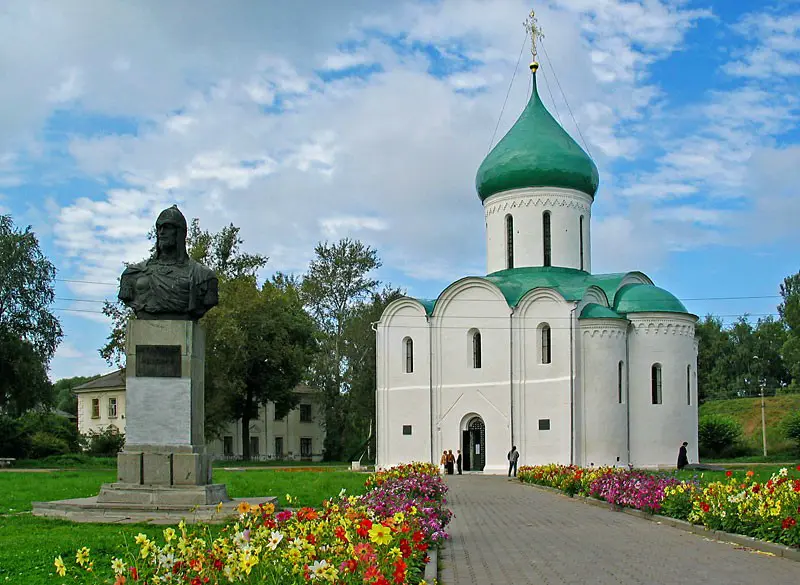 Из Ярославля — в Ростов Великий и Переславль-Залесский на вашем авто